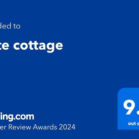 Cute Cottage 2024 Traveller Award Yateley Exterior foto