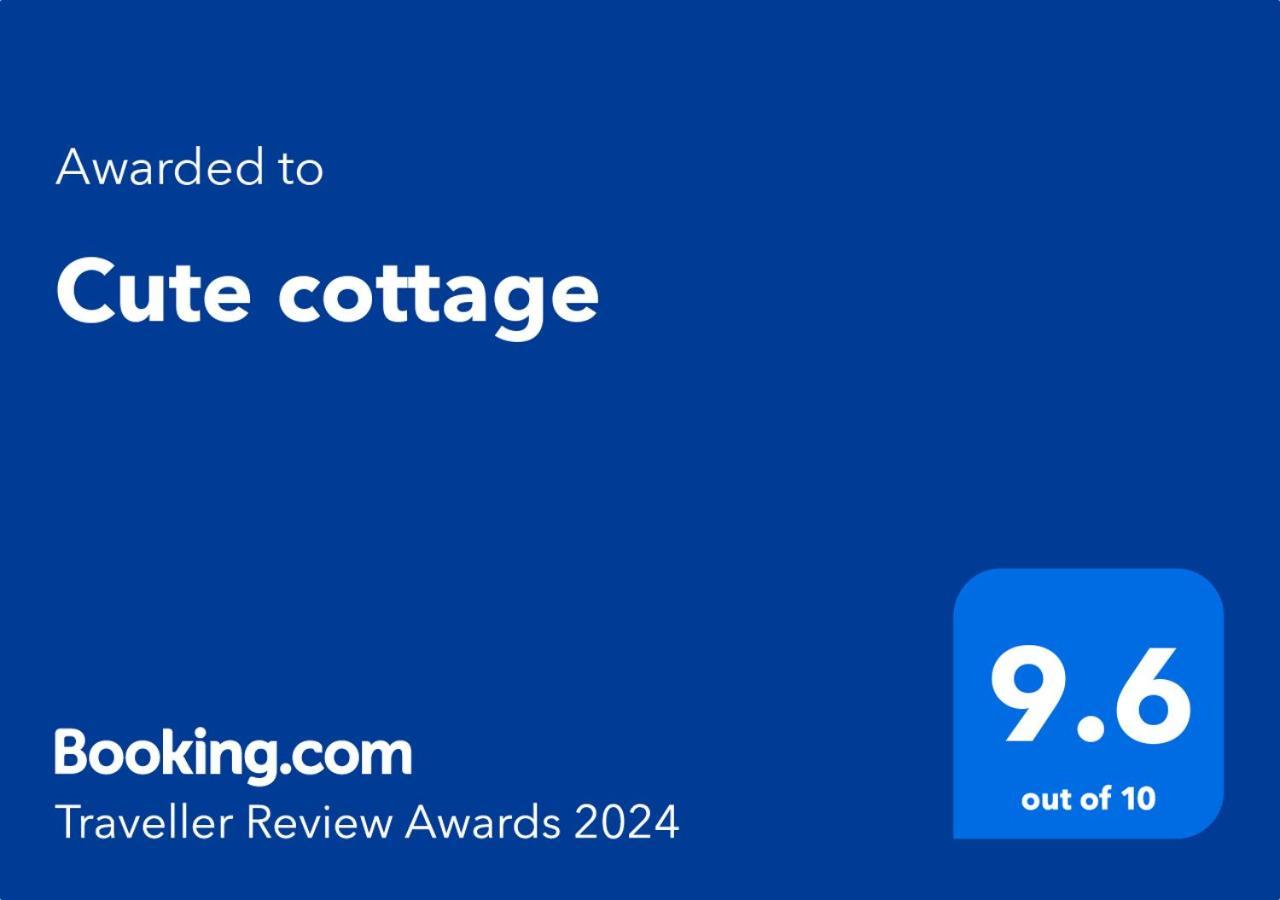 Cute Cottage 2024 Traveller Award Yateley Exterior foto